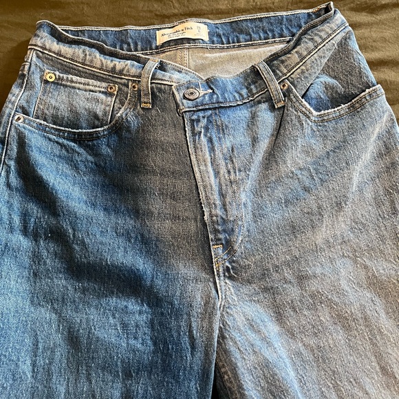 Abercrombie and Fitch 90s Straight Jeans Cross Waist - Picture 7 of 7